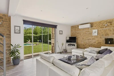 Huis in Saint-Julien met verwarmd zwembad