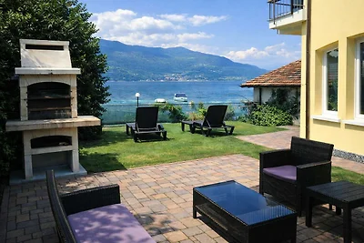 Casa Vacanze a Porto Valtravaglia per 8...