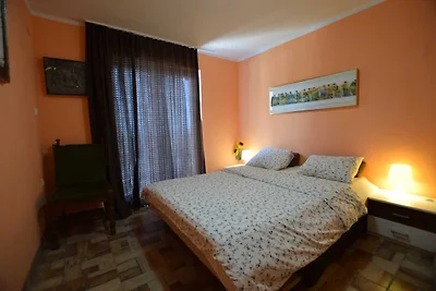 Schöne Wohnung mit Terrasse und Küche im Frei...