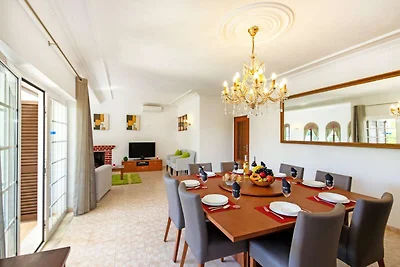 Villa vicino alla spiaggia del mare per 17...