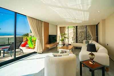 Villa in Kalkan mit Schwimmbecken