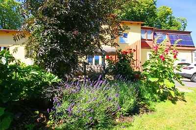Einladende Ferienwohnung in Wiek mit Garten
