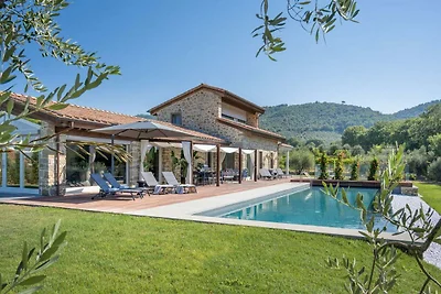 Villa in pietra nei pressi di Cortona