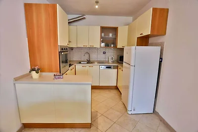 Apartment Lenka mit Garten