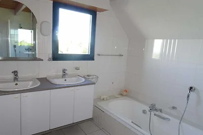 Schönes Ferienhaus mit Sauna und Meerblick