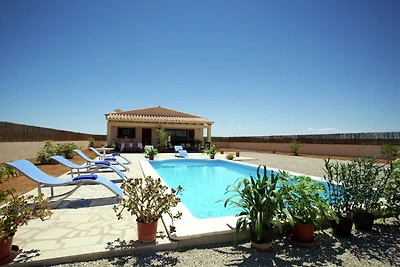 Schönes Ferienhaus mit privatem Pool