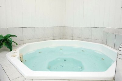 Elite-Ferienhaus mit Swimmingpool in Lokken...