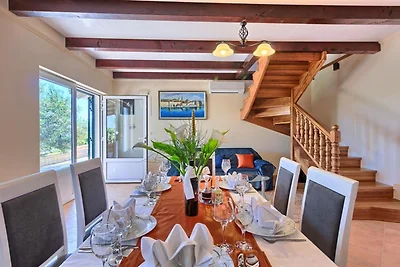 Villa Renata - FourBedroom Beachfront Villa w...