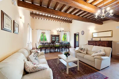 Villa in Belforte ganz Isauro mit Pool