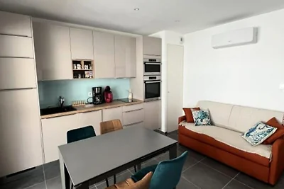 Wohnung in Grau du Roi am Strand