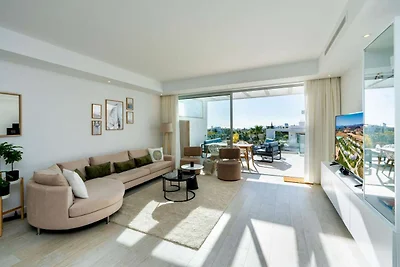 Stylish 2-Bed Apartment | Alcazaba Lagoon...