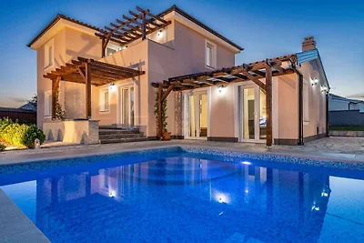 Villa in Sveti Lovreč mit Schwimmbecken