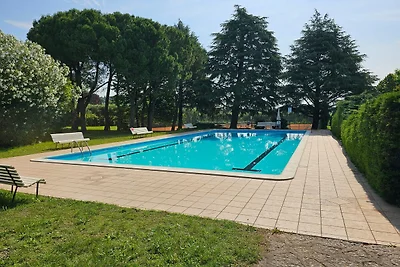 Con piscina, tennis, vicino al parco termale ...