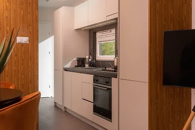 Stylish Cabin with Private Garden for 4