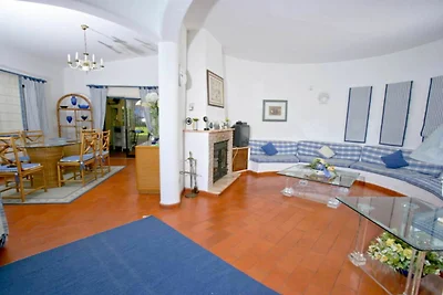Modernes Ferienhaus in Quarteira mit...