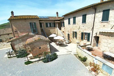 Traditioneller Bauernhof in Asciano mit Pool