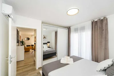 Ferienhaus in Podvrsje mit Meerblick