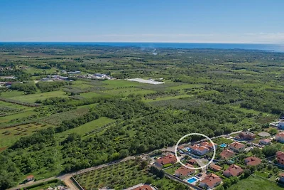 Villa in Kaštelir met zwembad