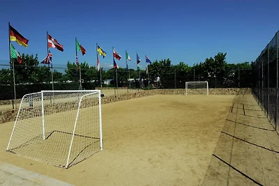 Holzbungalow auf einem Campingplatz