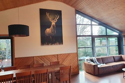 Casa nel bosco con piscina coperta e sauna