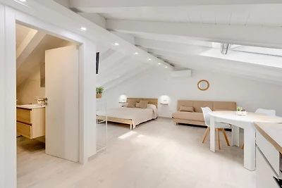 Brandneues Dachgeschoss-Studio-Apartment,...