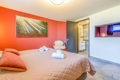 Moderne, luxuriöse und nachhaltige Naturvilla