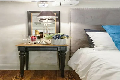 Chic suite, Steps from Torre Guinigi