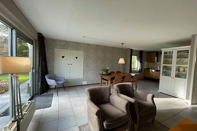 Chalet in Friesland nahe großen Seen