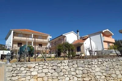 Cozy Apartments with Private Balcony Vinisce ...