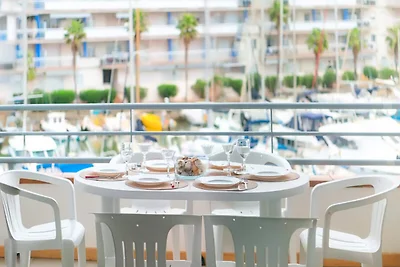 Apartment in Roses mit Blick auf den Kanal