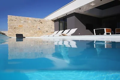 Villa in Kraj, Tkon mit Schwimmbecken