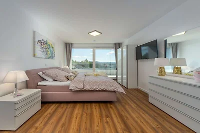 Villa Shaula -  Five Bedroom Holiday Home wit...