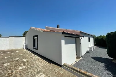 Modernes Ferienhaus mit Pool