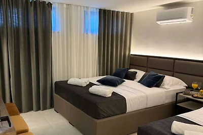 Studio Apartment (The Marina studio) -S6