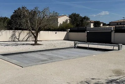 Villa mit Pool und Jacuzzi nahe Châteauneuf-d...