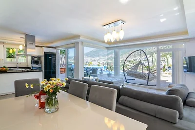 Villa in Kalkan mit Schwimmbecken