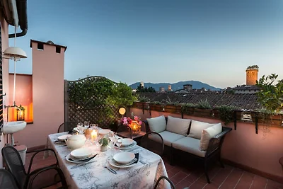 Penthouse mit Panoramaterrasse in Lucca