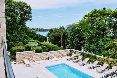 Bellissima villa con piscina e vista mare