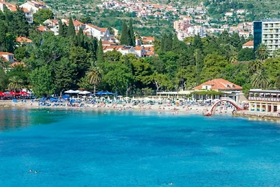 Feel Good Apartment - Two-Bedroom Apartment w...