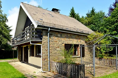 Vrijstaande, rustig gelegen woning met ruime...