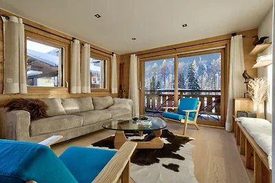 Spacious Apartment with Balconies beside Ski...