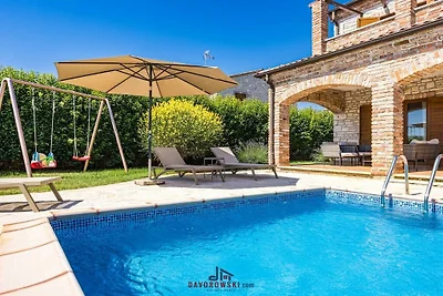 Villa in Čabrunići mit Schwimmbecken