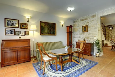 Ferienhaus in Rojnici mit Pool