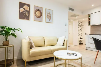 Luxuriöses 3-Zimmer-Apartment, 300 m von den ...