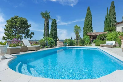 Villa bij Cannes met zwembad en uitzicht