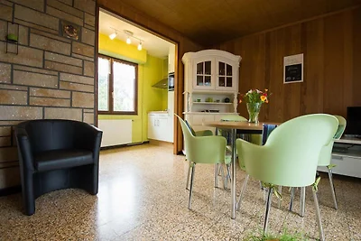 Ferienhaus in Froidchapelle mit Garten