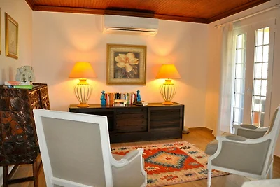 Villa in einer ruhigen Gegend mit privatem Po...