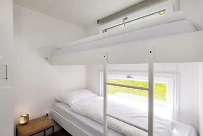 Moderne Lodge mit Klimaanlage im grünen...