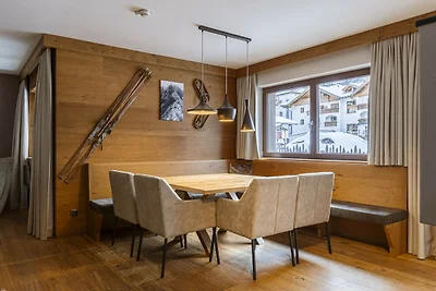 Einladendes Chalet mit Pool in Tirol
