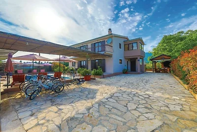 Cozy Nook Apartment Kastel Stari - Three Bedr...